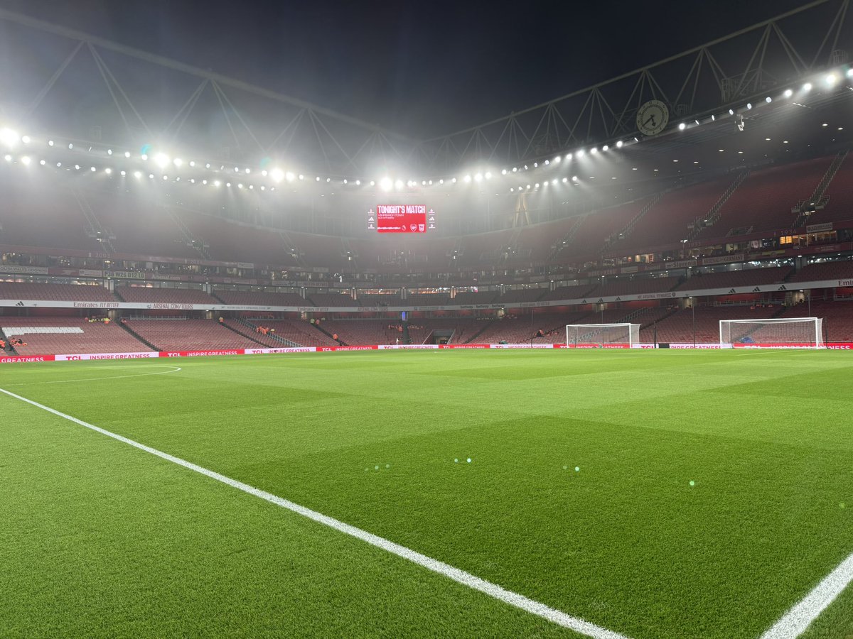 A foggy Emirates Stadium. 🌫️

#ARSIPS