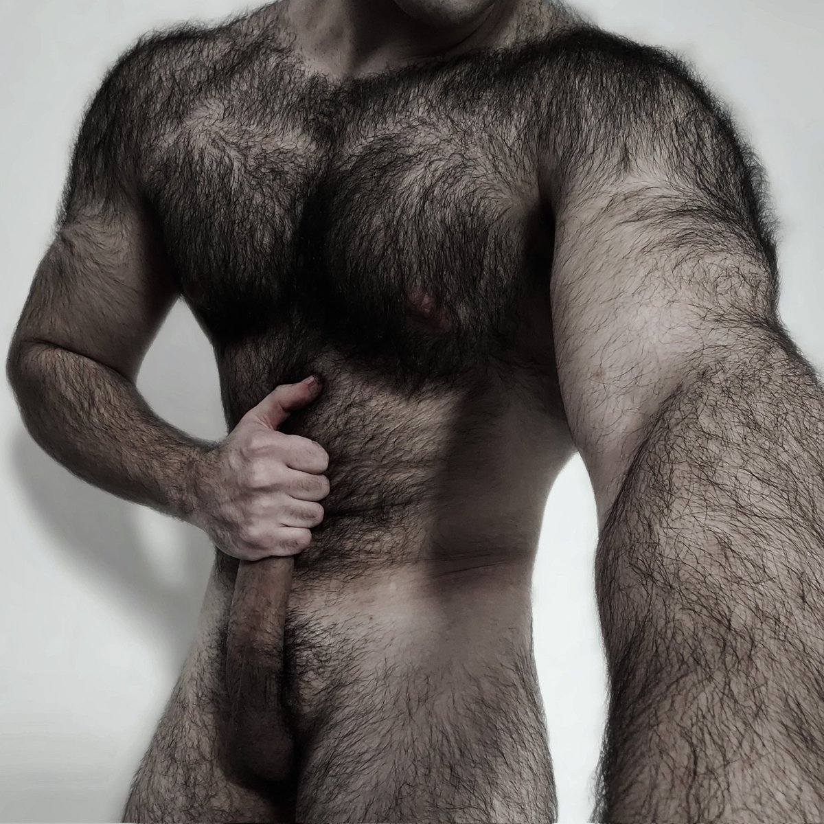 LOGANCINE's tweet image. você é viciado no fato do padrasto ser tão pentelhudo, não é?