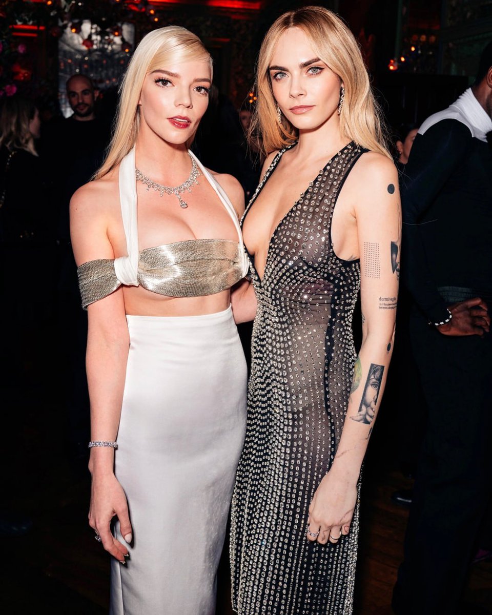 celebhawties's tweet photo. Anya Taylor Joy & Cara Delevinge
#AnyaTaylorJoy #caradelevinge https://t.co/SaVmMyyilf