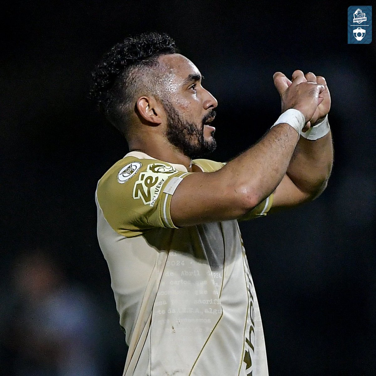 Footballogue's tweet image. Dimitri Payet se donne un dernier défi avant la fin de sa carrière : jouer avec son frère, Anthony (27 ans), qui joue actuellement en National 3 🫂❤️

"Je n’ai pas abandonné l’idée. Rien n’est impossible. J’aimerais jouer avec l’un de mes fils, mais vu leur âge (9, 11 et 15 ans),…