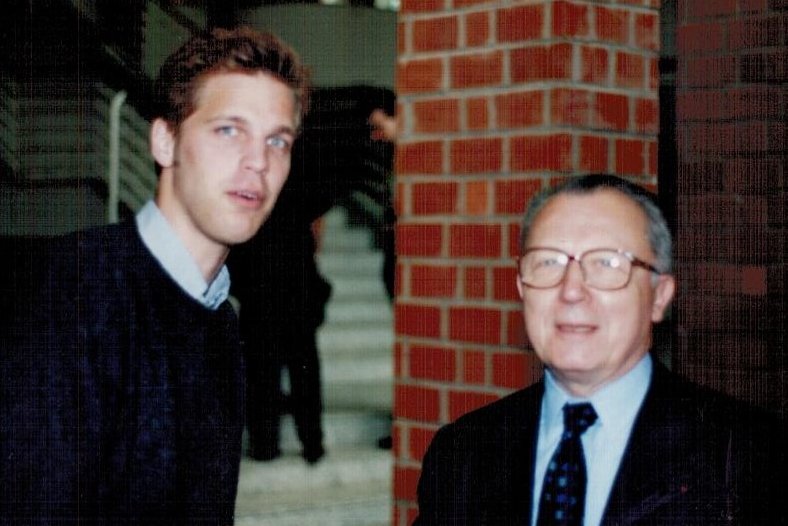 Johannes Lindner (@lindnerjs) on Twitter photo One year ago Jacques #Delors passed away. Unionist & central banker, civil servant & politician, socialist & market promoter, and above all: a true European. He remains a source of inspiration for so many of us 🇪🇺 <a href="/DelorsBerlin/">Jacques Delors Centre</a> <a href="/DelorsEurope/">Europe Jacques Delors</a> <a href="/DelorsInstitute/">Jacques Delors Institute</a> One year ago Jacques #Delors passed away. Unionist & central banker, civil servant & politician, socialist & market promoter, and above all: a true European. He remains a source of inspiration for so many of us 🇪🇺 <a href="/DelorsBerlin/">Jacques Delors Centre</a> <a href="/DelorsEurope/">Europe Jacques Delors</a> <a href="/DelorsInstitute/">Jacques Delors Institute</a>