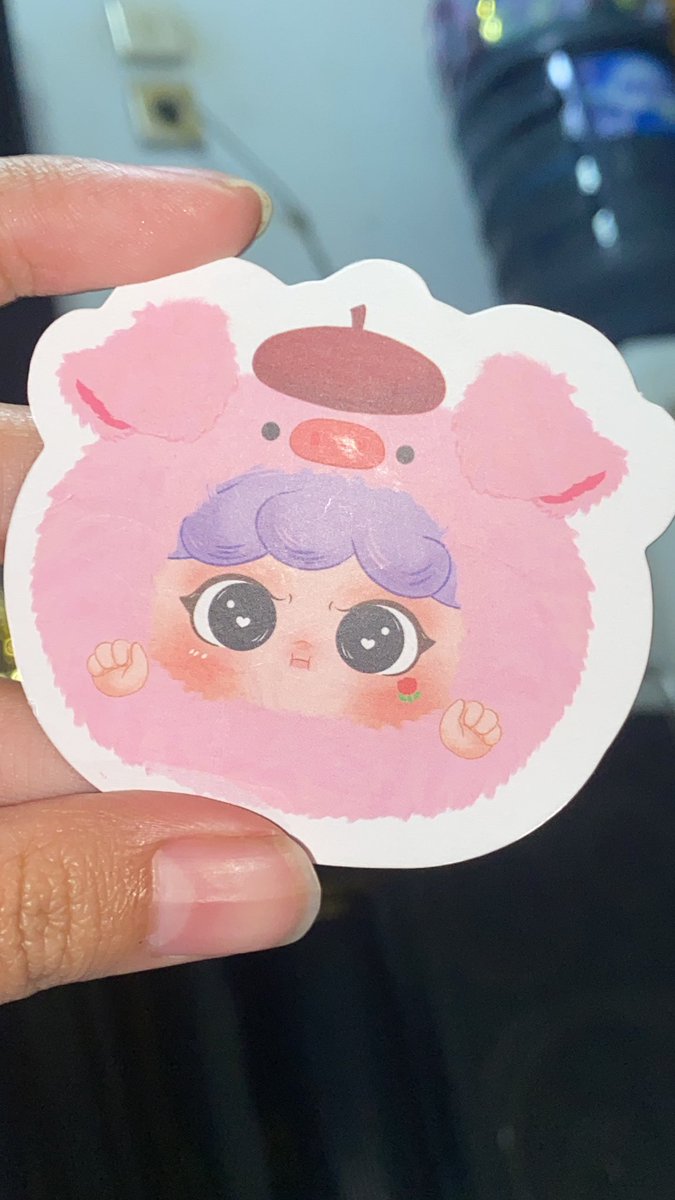 weightbear's tweet photo. WTS migo animal party blindbox artist pig (ganci + zipper)💖🦋

price: 250k (negotiable)

desc:
ini rare ya guys matanya flipflop alias kanan kiri beda, ekspresi senyumnya juga cantik bgt, warna poni unguu, dan the pig itself is colored with pink. 

#wts #wtb #blindbox #zonauang https://t.co/FiFRll6DGp
