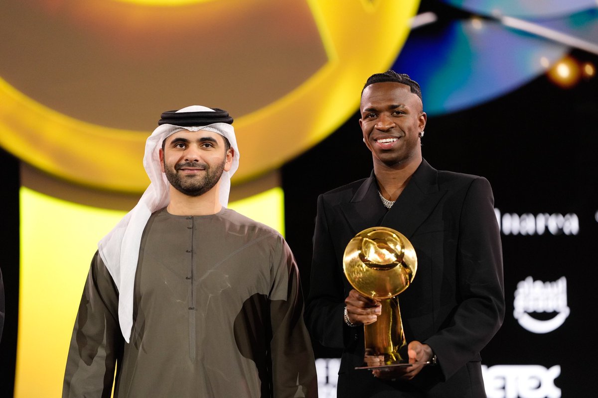 ActuFoot_'s tweet photo. Le Real Madrid a quasiment tout pris lors des Globe Soccer Awards 2024 :

🏅Meilleur club
🏅Meilleur entraîneur (remporté par Carlo Ancelotti)
🏅Meilleur président (remporté par Florentino Pérez)
🏅Prix « carrière joueur » (remporté par Thibaut Courtois)
🏅Prix Maradona (remporté par Jude Bellingham)
🏅Meilleur attaquant (remporté par Vinicius)
🏅Meilleur milieu (remporté par Jude Bellingham)
🏅Meilleur joueur (remporté par Vinicius)

Le meilleur club de l’année. 🤍✨