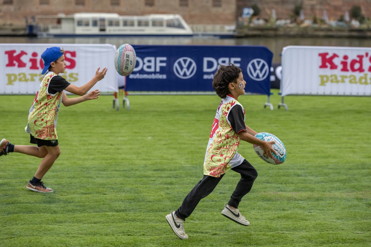 Eden Park WateRugby 🏉💦 (@waterugby) on Twitter photo Pas besoin d’attendre Noël pour offrir un cadeau unique à vos enfants 🎅
Chaque année ils peuvent participer à une petite initiation au WateRugby en compagnie d’anciens internationaux pendant 30 minutes minimum 🎁 Pas besoin d’attendre Noël pour offrir un cadeau unique à vos enfants 🎅
Chaque année ils peuvent participer à une petite initiation au WateRugby en compagnie d’anciens internationaux pendant 30 minutes minimum 🎁