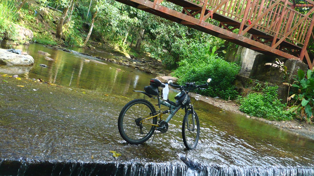 ks7000's tweet photo. Al #Bicitractor le tocó la ducha sabatina en La Cumaca, municipio San Diego, Carabobo 🇻🇪.
CC @BiciBandido @juank1982 @Gaby_bike . https://t.co/kco0lmr7Wk