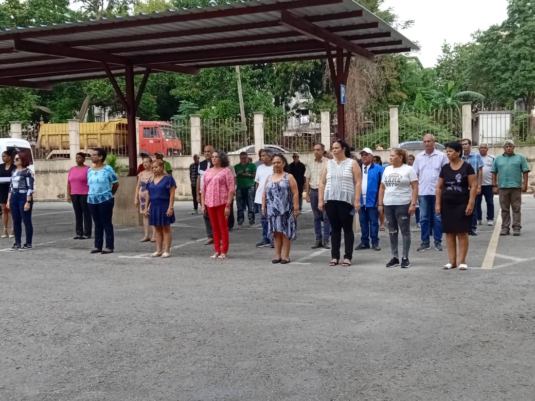 ReyesYadiris's tweet photo. Acto en la OSDE GEICON por el 10 mo Aniversario de su creación y el 66  del Triunfo de la Revolución, con la presencia del Ministro René Mesa y el sec Gral del  SNTC . Se condecoran con la distinción Armando Mestre a 21 compañeros con 20 y 25 años en el sector.Muchas felicidades! https://t.co/Kcz0kWRFWF