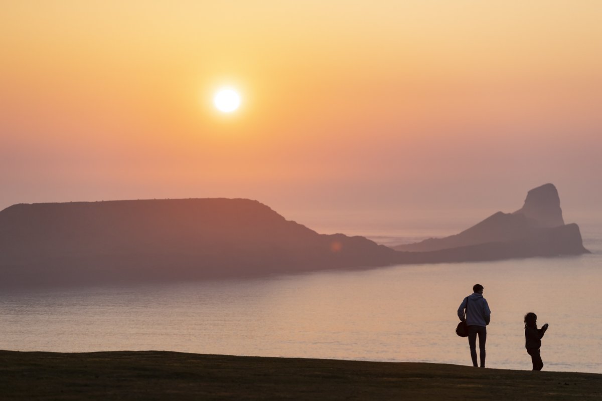 Wrth i’r flwyddyn ddod i’w derfyn, dyma gyfle i ddweud diolch yn fawr i’n gwirfoddolwyr, ein haelodau a'n cefnogwyr anhygoel am eu rhan yn diogelu'r llefydd rydym ni gyd yn eu caru - i bawb am byth. Rydym ni'n edrych ymlaen at barhau'r gwaith yn 2025.

Blwyddyn Newydd Dda!