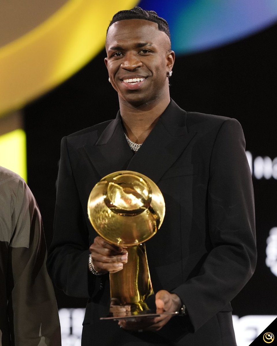 Vinícius Jr crowned BEST MEN’S PLAYER at the Beyond Developments Globe Soccer Dubai Awards 👑