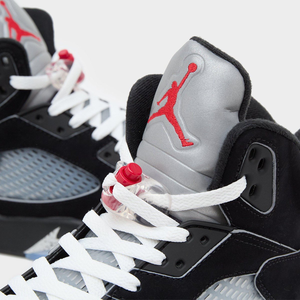 Air Jordan 5 ホワイト/ブラック Men's Air Jordan 5 Retro - WHITE/BLACK-SAIL-METALLIC SILVER
