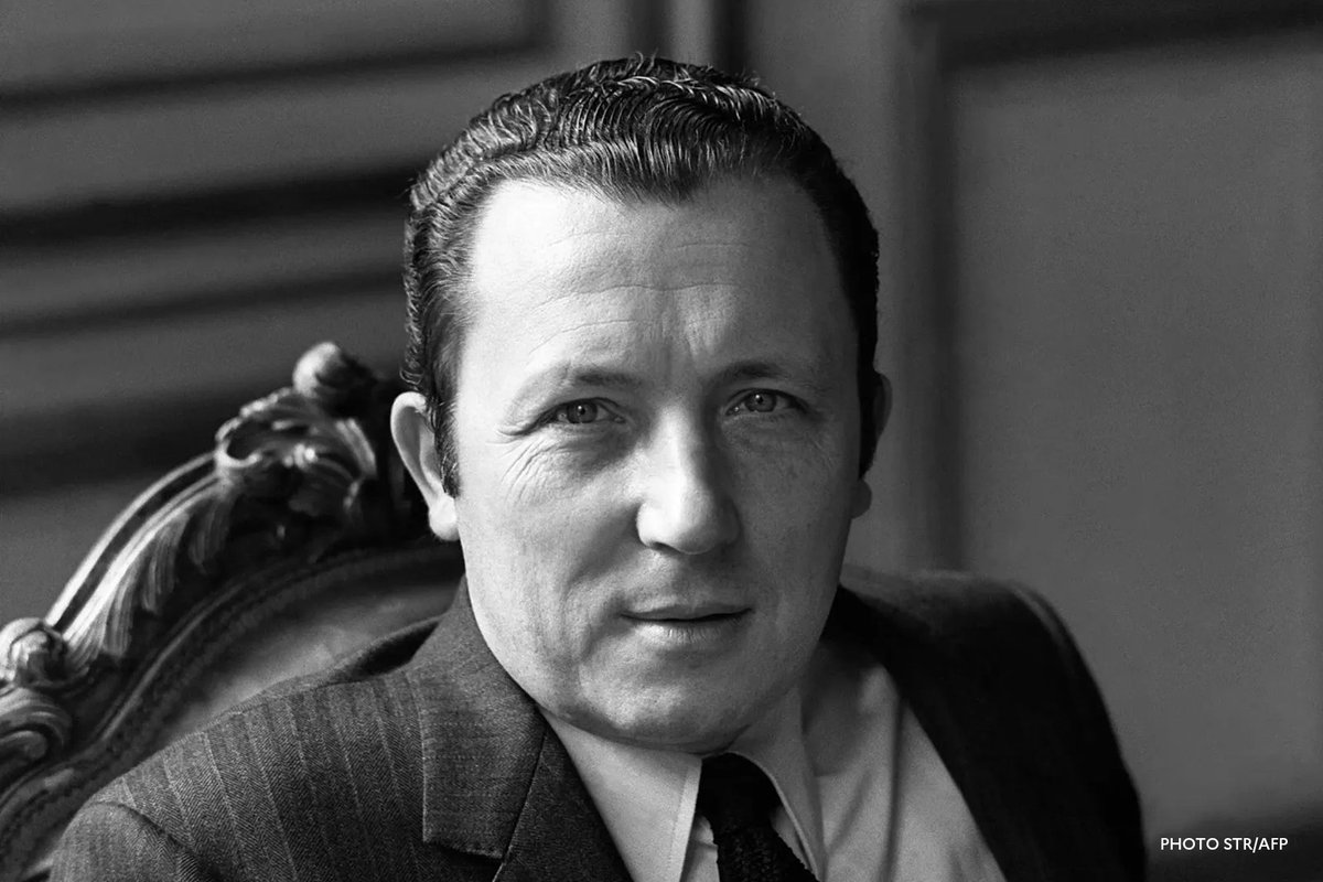 Un an après la disparition de Jacques Delors, puisse son œuvre éclairer nos débats, à un moment où il n'ont jamais été autant polarisés.
Hommage à l'artisan d'une France plus juste dans une Europe puissante. Respect pour celui qui bâtit des compromis sans jamais se compromettre.