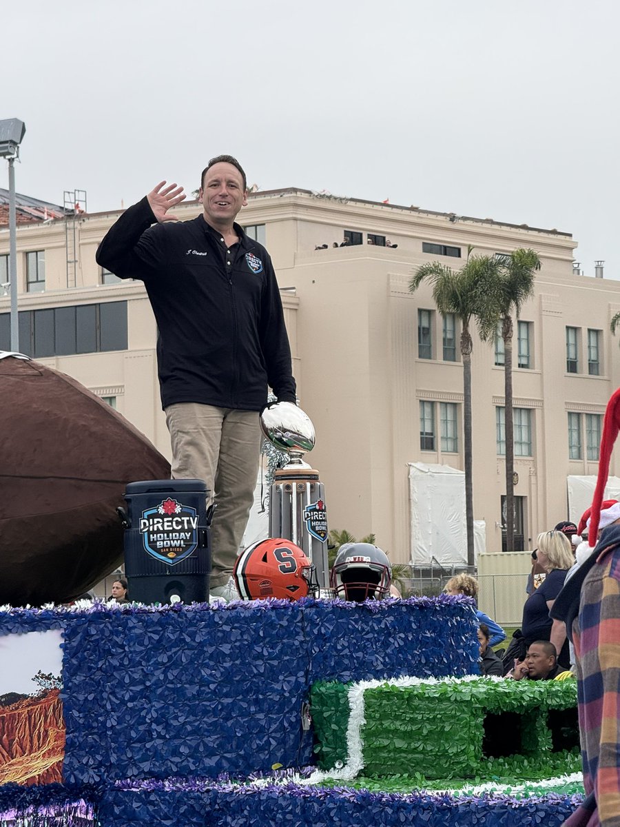 So…. The Grand Marshall was none other than the hot dog king himself Joey Chestnut. 🌭🌭🌭