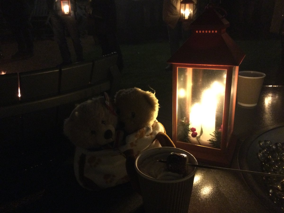 LondonChowClub's tweet photo. ‘Ad a #romantic evenin’ #walk 4 da 2 lil #love #bears @ #Warner #Heythrop wit’ hot choc an’ grild #marshmallow . Also mi #duty 2 #inspect da #shower room. Off 2 #dinner now. https://t.co/Zn4eeQMlCN