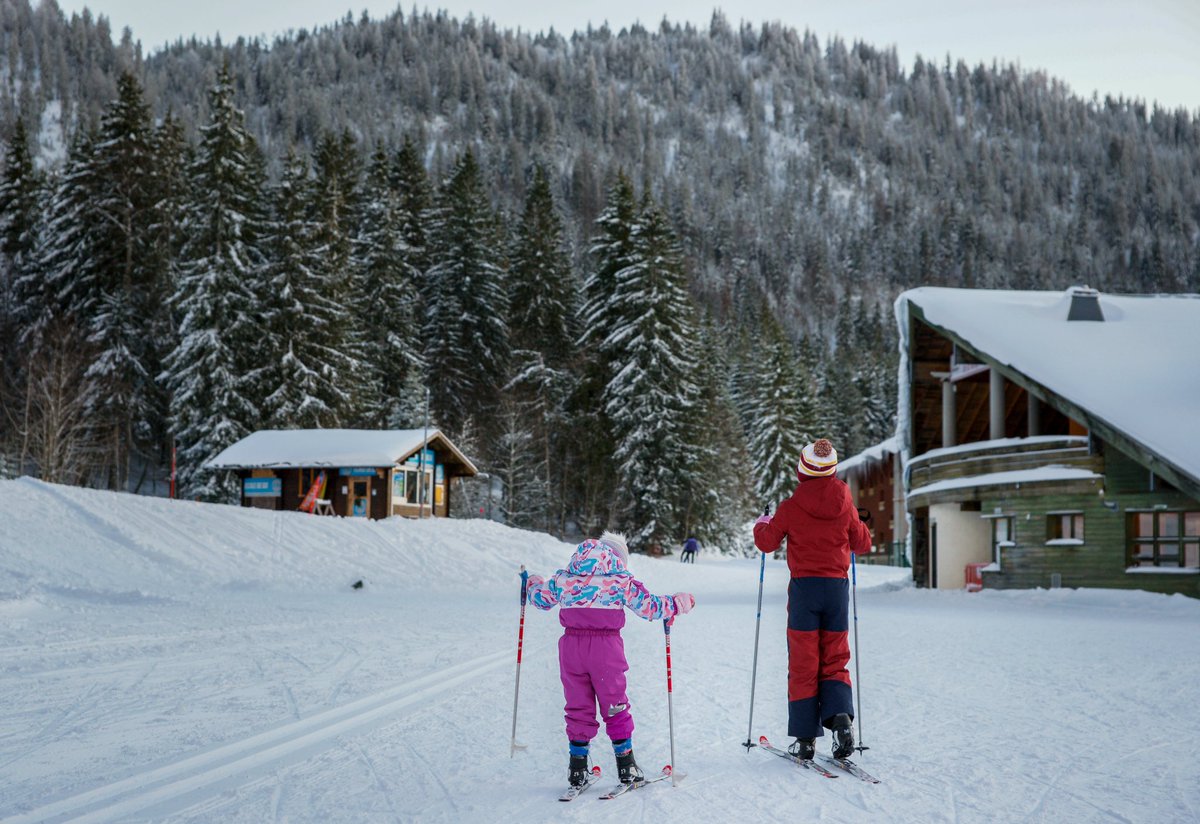 A_Purcell's tweet photo. Got the little one on some cross-country skis for the first time
#lavattay #montsjura #paysdegex #jura #crosscountry #crosscountryskiing #skinordique #skidefond #langlauf https://t.co/ZOQWW8K5E5