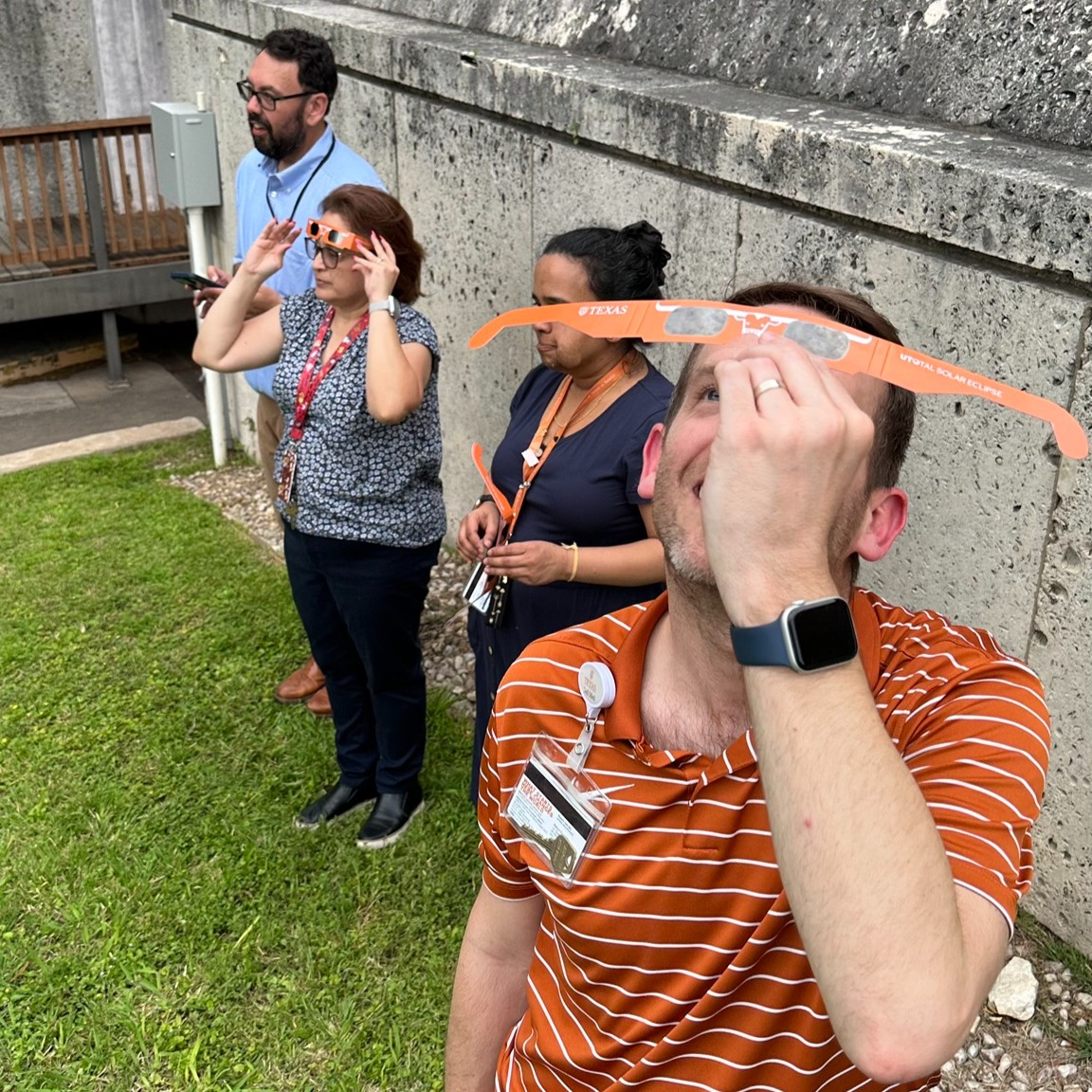 DellMedSchool's tweet image. #BestOf2024: From right here on the @UTAustin campus, joining people across North America viewing this year's #TotalSolarEclipse.