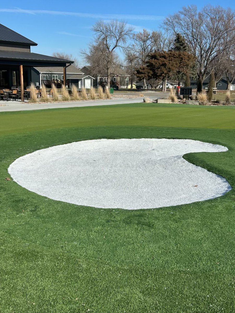 A little upgrade at Poco Creek golf course in Aurora, NE before the Holidays! The addition of a few chipping circles and a revamp of the bunker! I’m sure the Aurora golf team will be getting plenty of work in on this. #puttinggreen #artificialturf #nebraskaturf