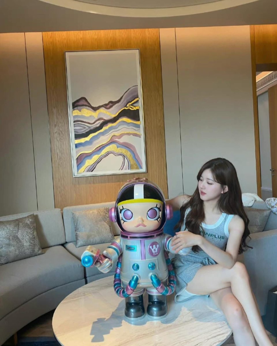 Talibize8's tweet photo. POP MART MEGA SPACE MOLLY Candy Bean1000% 70cm
In stock in mainland China, 100% authentic😊😊 https://t.co/Ay1TjY9LAp