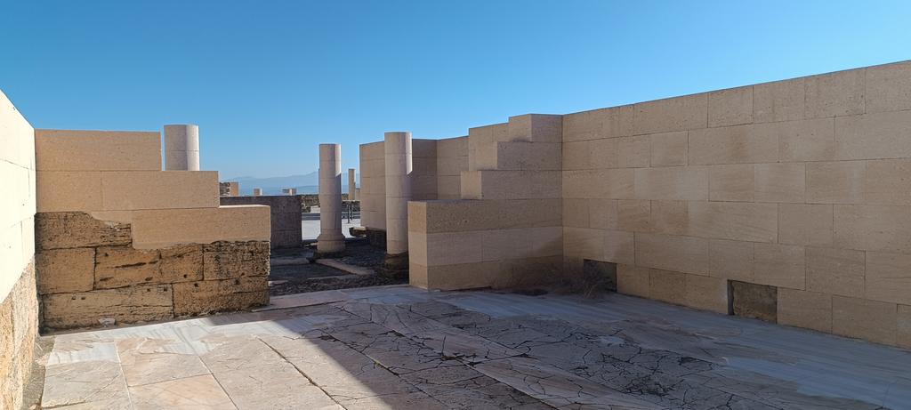 Arturodelp's tweet photo. 🏛️ Hoy he estado en la Colonia Ituci Virtus Iulia (Torreparedones, Baena, Córdoba), un yacimiento arqueológico excepcional, al igual que muy polémico en su reconstrucción. En otro momento seguimos con este tema. Para muestra un botón. 🫣
#Ituci #Torreparedones #Baetica https://t.co/ZRkjeywKGx