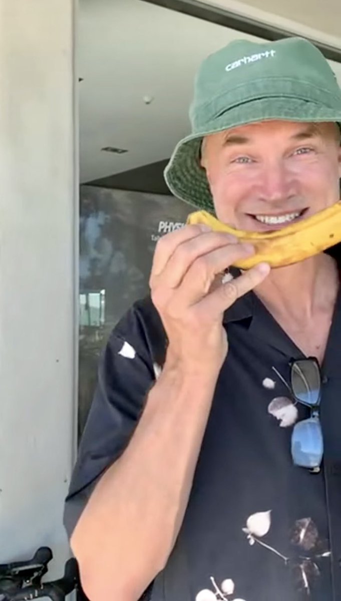 JeffChin's tweet photo. Awesome live stream with @ChantalTV &amp; Tim today! Just have to tweet the ‘banana’ of Tim with a banana! lol 🍌😝 Happy Saturday! ❤️

ChantalTV is live in Sunny Auckland New Zealand, let’s talk and walk 👋🏼😎 https://t.co/eERuyvIYHU via @YouTube https://t.co/Wfyhi9sCVk