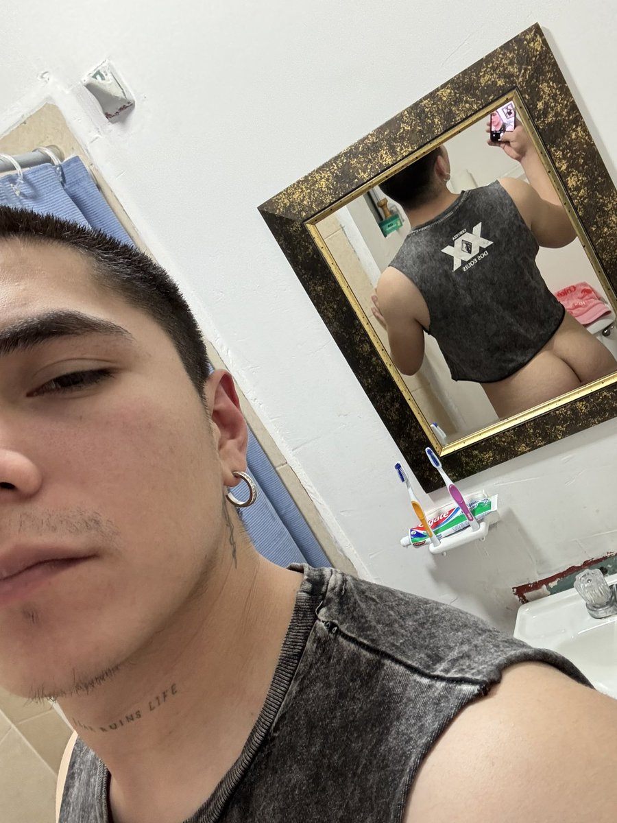 Chienne2410's tweet photo. 😈
Alguien que me llene el culo de lechita?🤤 https://t.co/tNzkDfRwLi
