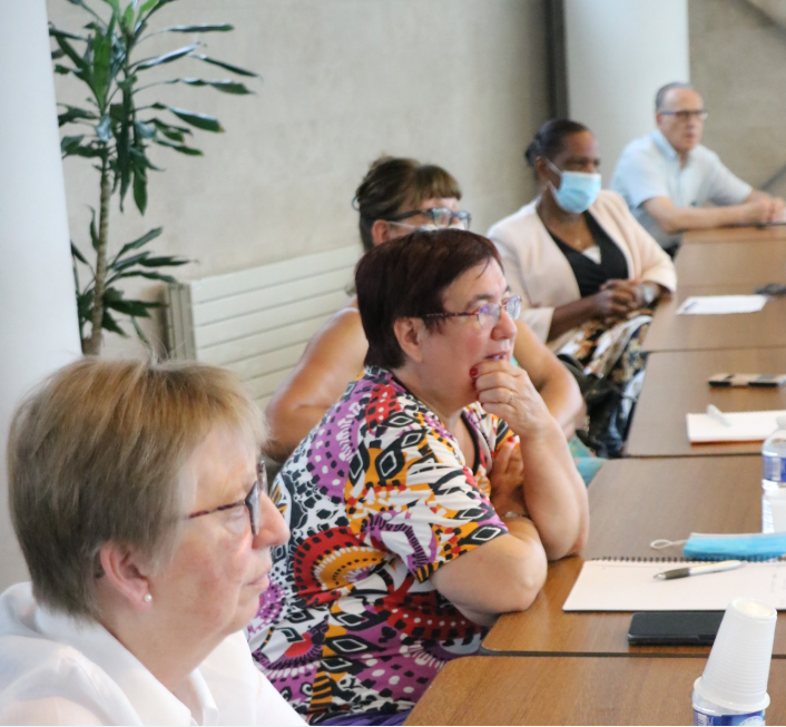 [#VieLocale] 🧓👴Vous avez 55 ans ou plus ?  Vous vous intéressez à la vie de la commune ? Le Conseil des Sages est fait pour vous

C'est une instance dans laquelle des membres travaillent sur des projets  proposés au Conseil Municipal.

Candidatures : cds@ville-villepinte.fr  📫