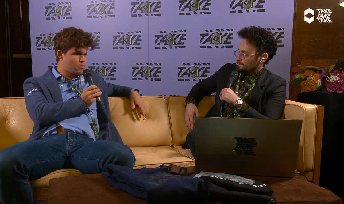 Magnus Carlsen acaba de ser expulsado del Campeonato Mundial de rápidas por vestir pantalones vaqueros (jeans). 2024 AÑO DEL DRAMA AJEDRECÍSTICO.