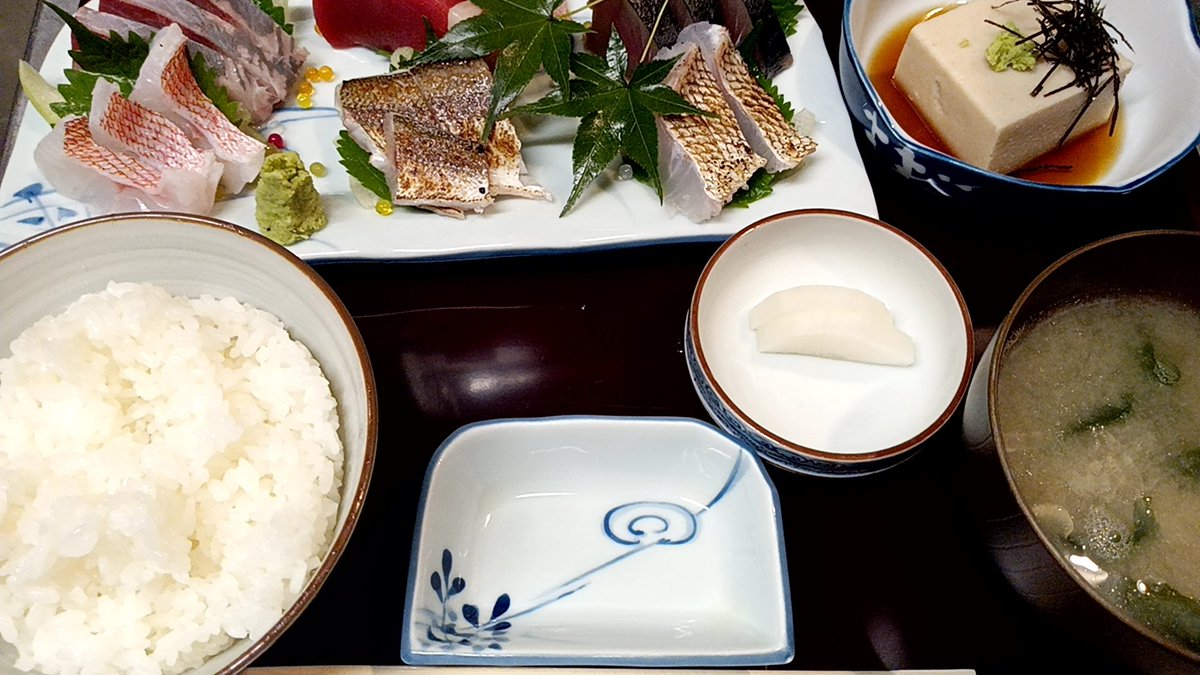 kogomian's tweet photo. 年末!!のんびり昼飲みできますよ〜ランチもやってます。
#練馬居酒屋 #桜台居酒屋 #江古田居酒屋 #練馬ランチ #桜台ランチ #江古田ランチ
#昼飲み #お造り
#墨廼江
#明鏡止水
#MUGY
#柚庵焼
#味噌漬け
#魚好き
#旬の物
#日本酒好き
#弁天通り https://t.co/Pz0fjv1gCT