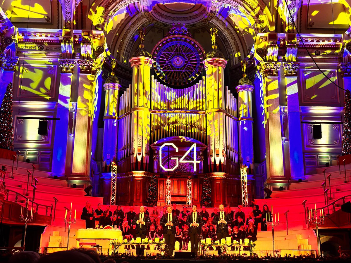 First show back after #Christmas at Huddersfield <a href="/KirkleesTownHls/">Kirklees Town Halls</a>

Next #G4Christmas stop <a href="/NewcCathedral/">@NewcastleCathedral</a> tomorrow!