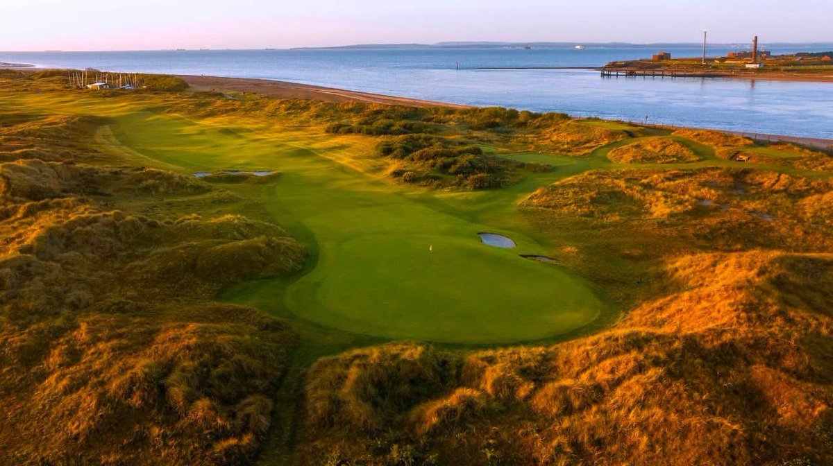 Haylinggolfclub's tweet photo. With thanks to Kevin Murray for capturing our rather special links.
Hereโs to a Happy, Healthy and Hayling New Year.
#oursecondhome โค๏ธ https://t.co/28qGQ6kHZ2