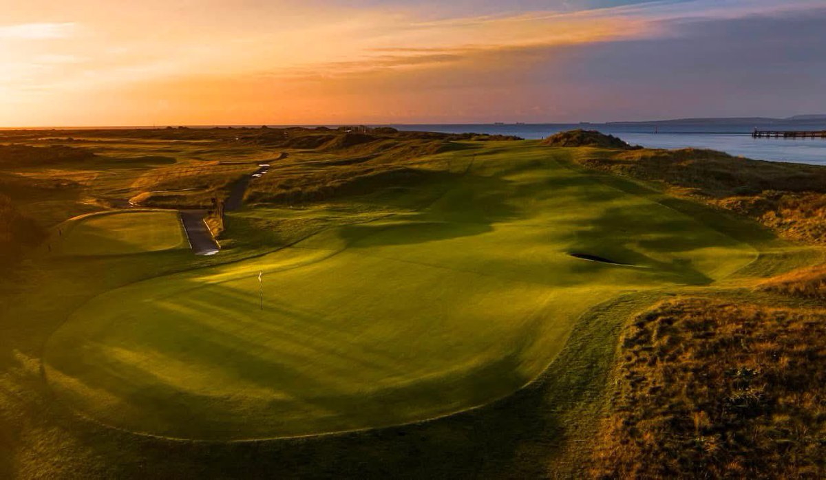 Haylinggolfclub's tweet photo. With thanks to Kevin Murray for capturing our rather special links.
Hereโs to a Happy, Healthy and Hayling New Year.
#oursecondhome โค๏ธ https://t.co/28qGQ6kHZ2