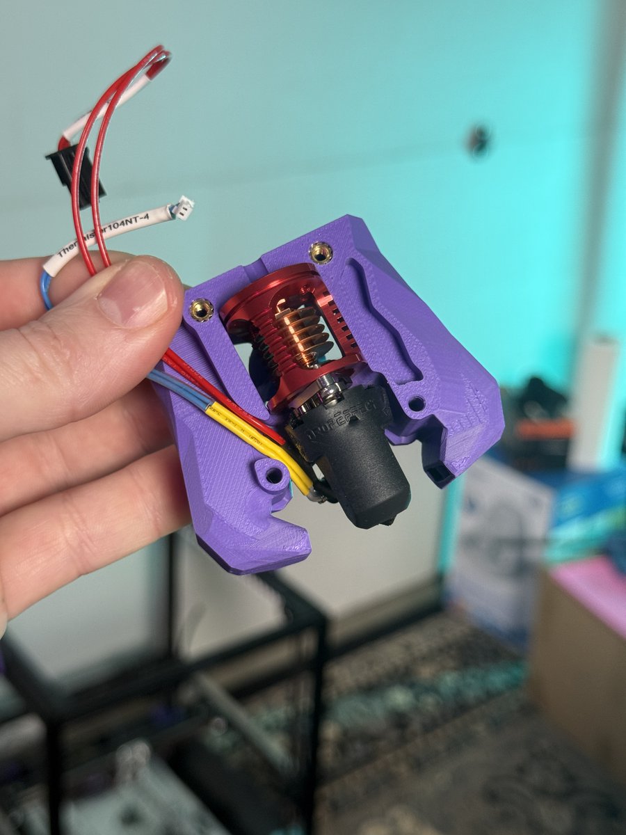 MandicReally's tweet photo. JUST DROPPED! The @Voron_Design StealthBurner mount for the @dropeffect NeXt-G UHF! This allows the UHF version to fit within the "stock" SB housing. No loss of Z-Axis build volume at all! Just high flowrates in a compact package. Find it on @Thangs3D : https://t.co/KqtY3EBZdm https://t.co/LDOMCK9uLU