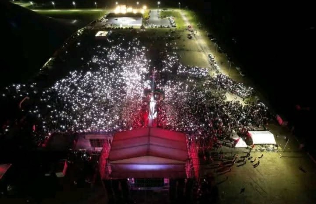 _Neutralisation's tweet image. Voici, le concert de Kaaris à l&apos;Accor Arena, sous plusieurs angles, sold out 20 300 place .
Regarde bien l&apos;image du concert de Himra, avec les soit-disant 40 000 personnes.😂
#bandementeurs #modia