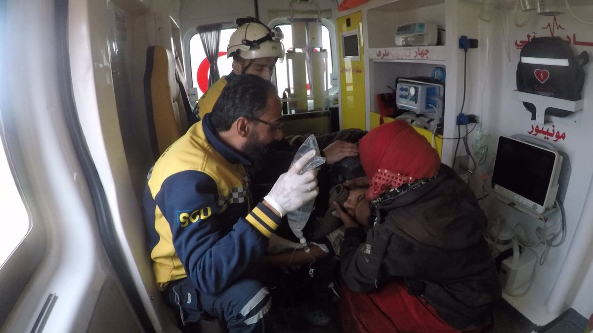 2 men were seriously injured today by a landmine explosion while harvesting olives in the farmlands of Dadikh in the southern countryside of #Idlib. Our teams provided first aid and transported them to the hospital for treatment.

War remnants and landmines in #Syria remain a