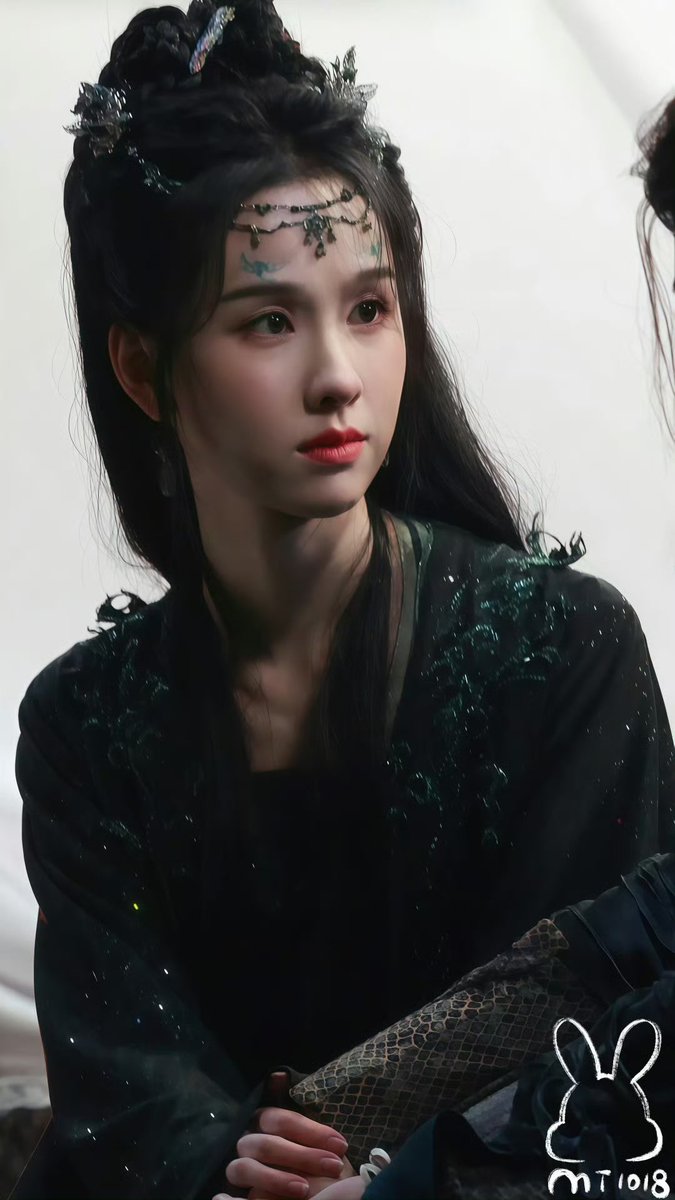 chenduling1018's tweet photo. #QingYi looks elegant even tho she is in despair 😭
#ChenDuling
#VeilsOfShadows
#Day18VOS
Cr-Myosotis_Torino1018 https://t.co/XexyA5yzIp
