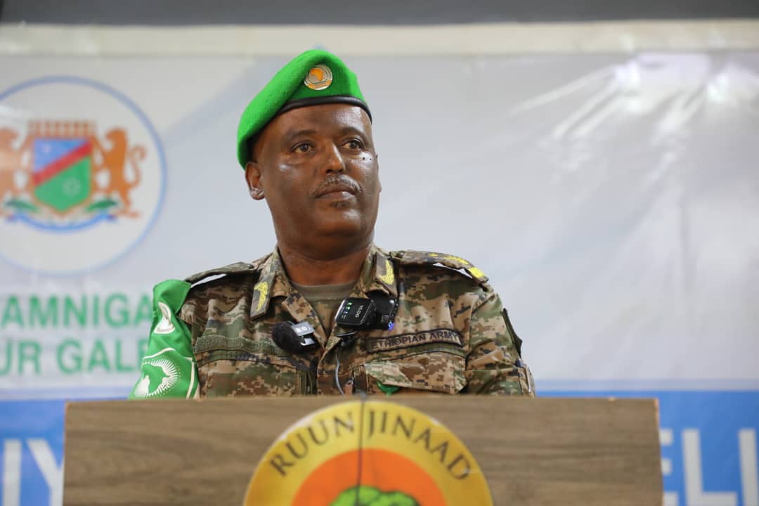 ATMIS (@atmis_somalia) on Twitter photo Madax ka tirsan Dawlad Goboleedka Koonfur Galbeed ayaa Arbacadii Baydhabo munaasabad qado ah ku martigeliyey ciidan ka tirsan ATMIS, <a href="/SNAForce/">Somali National Armed Forces</a>, <a href="/SoPoliceForce/">Somali Police Force</a>, & Daraawiishta si loo maamuuso doorka ay ku leeyihiin #amniga gobolka.
Wasiirka Amniga, Xasan Cabdulqaadir ayaa Madax ka tirsan Dawlad Goboleedka Koonfur Galbeed ayaa Arbacadii Baydhabo munaasabad qado ah ku martigeliyey ciidan ka tirsan ATMIS, <a href="/SNAForce/">Somali National Armed Forces</a>, <a href="/SoPoliceForce/">Somali Police Force</a>, & Daraawiishta si loo maamuuso doorka ay ku leeyihiin #amniga gobolka.
Wasiirka Amniga, Xasan Cabdulqaadir ayaa