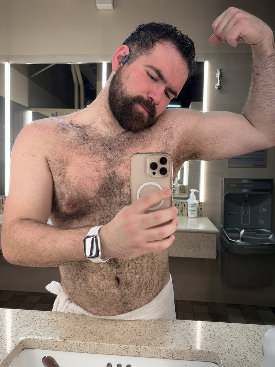 hamdrizzle's tweet image. Back at the gym pls pray 4 me