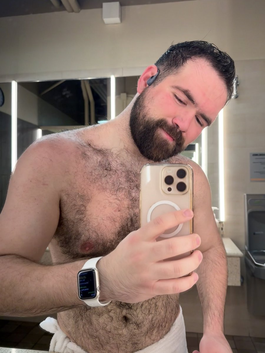 hamdrizzle's tweet image. Back at the gym pls pray 4 me