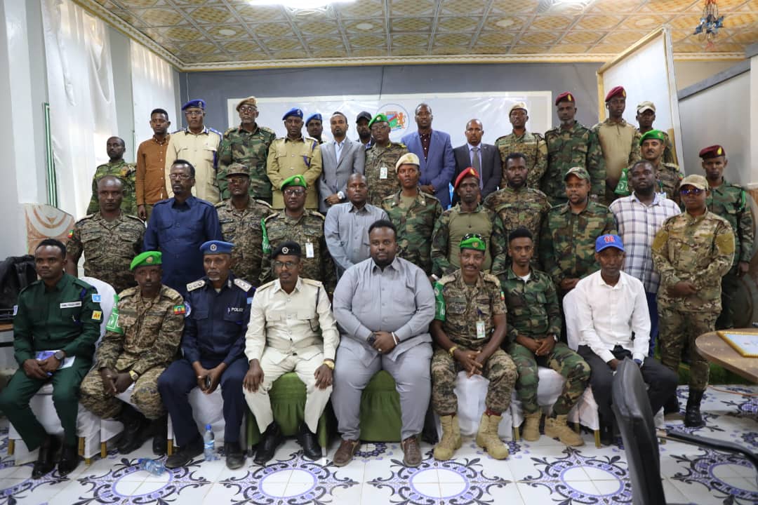 ATMIS (@atmis_somalia) on Twitter photo In Baidoa on Wednesday, South West State authorities hosted ATMIS, <a href="/SNAForce/">Somali National Armed Forces</a>, <a href="/SoPoliceForce/">Somali Police Force</a>, & Darawishta troops for a luncheon to honour their contributions to regional #security.
Internal Security Minister, Hassan Abdilqadir, commended the troops for stabilizing the Federal In Baidoa on Wednesday, South West State authorities hosted ATMIS, <a href="/SNAForce/">Somali National Armed Forces</a>, <a href="/SoPoliceForce/">Somali Police Force</a>, & Darawishta troops for a luncheon to honour their contributions to regional #security.
Internal Security Minister, Hassan Abdilqadir, commended the troops for stabilizing the Federal