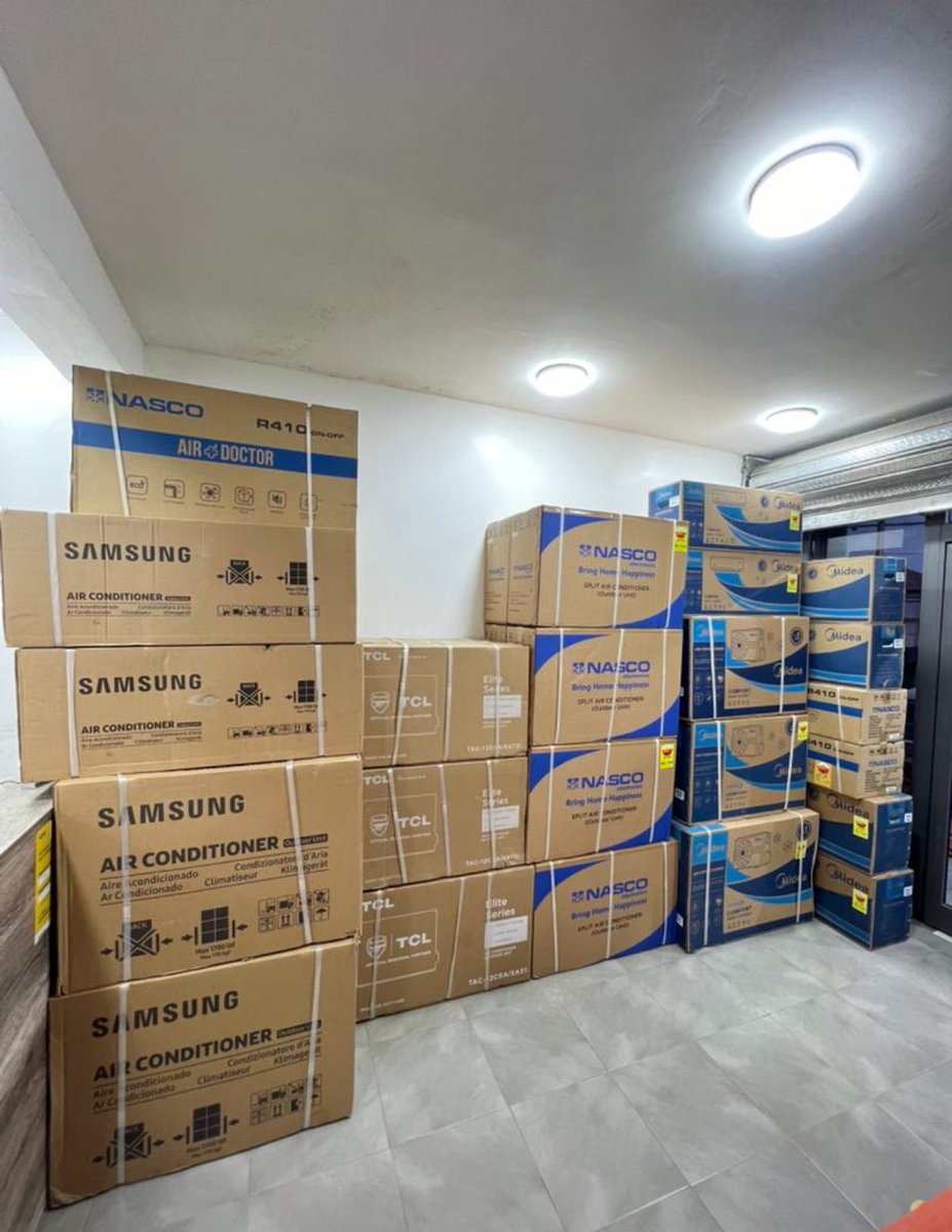 JoeyBloxx's tweet photo. Ghana economy hot. 📊
Ghana weather too hot 🥵 
Cool your body plus 1.5hp, 2.0hp, 2.5 ACs. Standard &amp; Inverter models. 

Brands Available: Nasco, Samsung, LG, Midea, &amp; TCL. 

For price, kindly DM me with your;

- Desired brand 
- Horse power
- Standard/ Inverter model 

❄️❄️❄️❄️ https://t.co/jk05UHjmRk