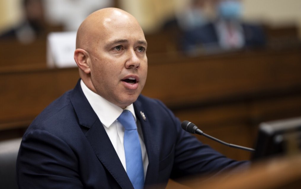 IanJaeger29's tweet photo. BREAKING: Rep. Brian Mast calls for sanctuary cities to lose ALL Federal Funding when President Trump takes office. 

DO IT!! 🔥🔥 https://t.co/hngZmpybUP