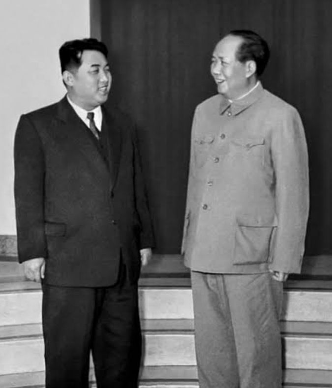 KFL_Brasil's tweet photo. “Camarada Kim Il Sung, você é o único que pode cuidar da revolução mundial. Peço sinceramente que você lidere a revolução mundial e o movimento comunista internacional no futuro também.” - Mao Zedong. https://t.co/FuJJwRBtsj