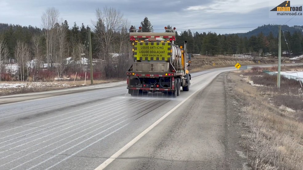 MainroadEastK's tweet photo. Watch out for black ice in areas that don't get much sunshine 🌞 

The floor of a mountain valley, shady streets, and bridges and overpasses can all be prone to black ice. 

Learn more about black ice in our video here: https://t.co/vTLSIL6gzh @TranBCRockyMtn https://t.co/8ftbbkjYdO