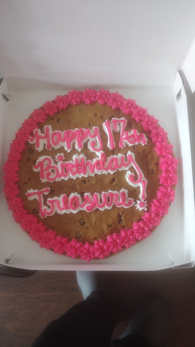 princessof3s's tweet photo. It's my 17th Birthday https://t.co/XlY9Y3Hz2S