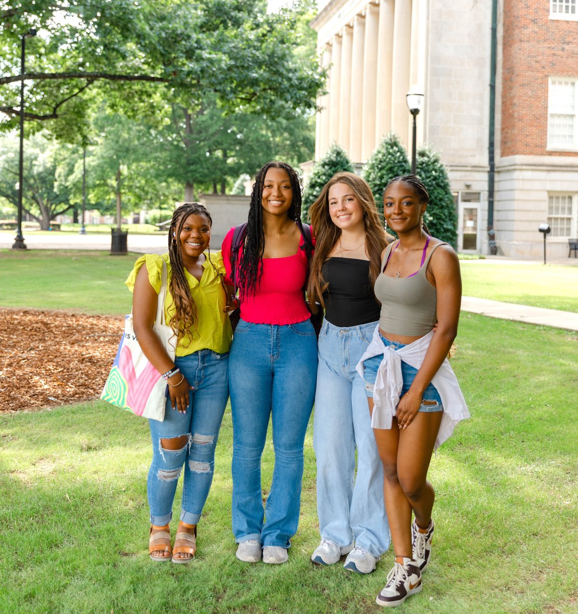 Interested in spending your SUMMER ON CAMPUS at UA? Students can immerse themselves in the college experience while taking courses on campus, but they must complete UAEC 200 before participating! Now is the perfect time to apply for Early College and start UAEC 200 in January!