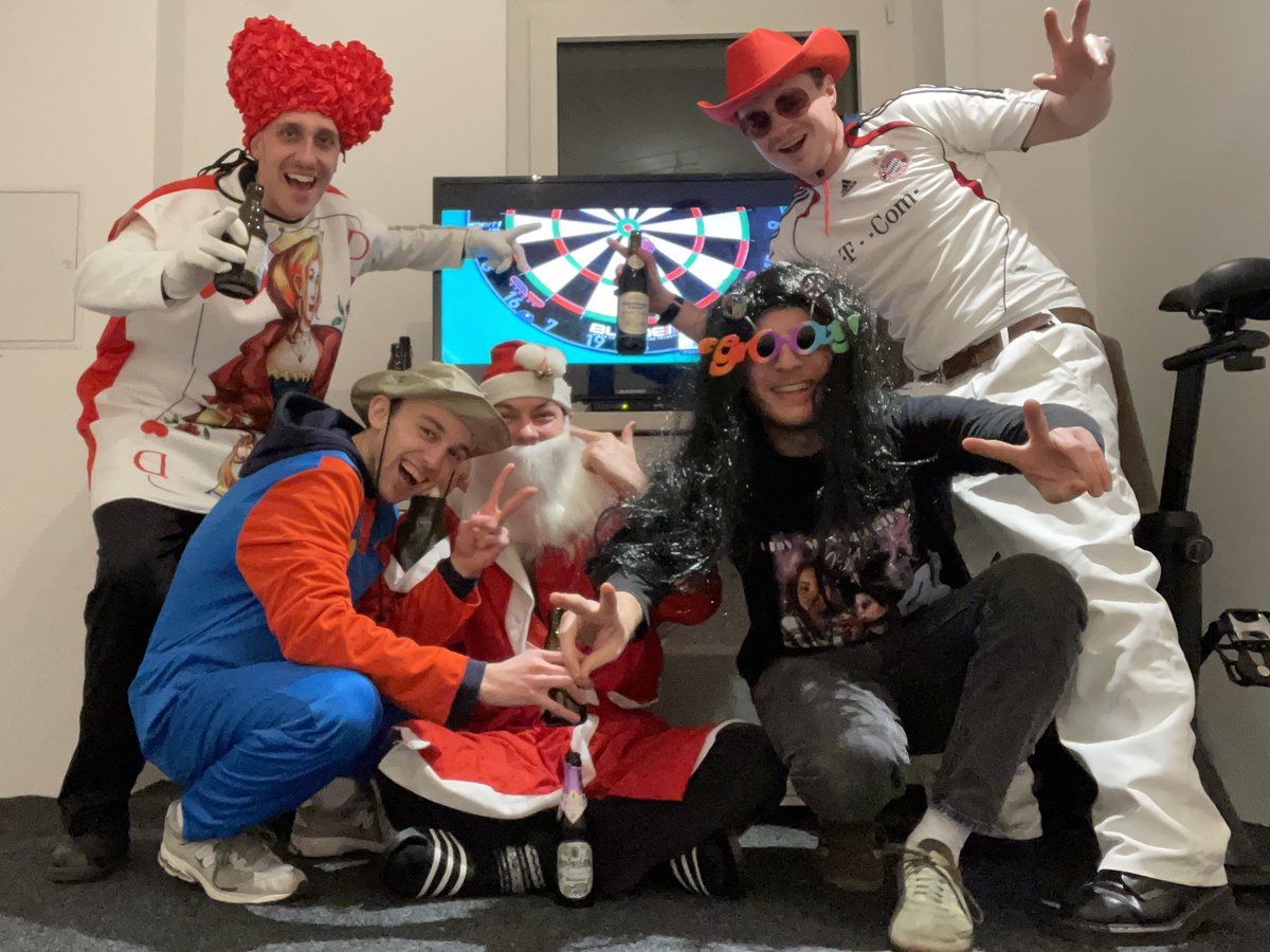 vixx_ja's tweet photo. Alle Jahre wieder… #DartsWM #Dartsverrückt #Dartsnachten #lovethedarts @SPORT1_PR #FragBasti #FragKatha https://t.co/OgXn3SqM61