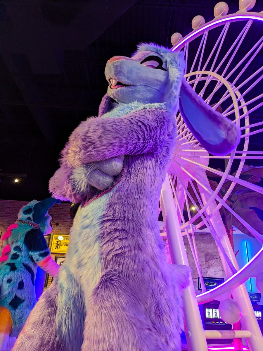 Keep the good times coming! 🐇🎡🎵

#furry #FursuitFriday