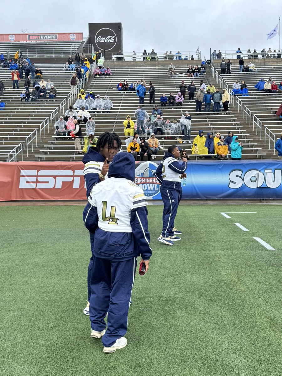 GT early enrollees taking in the bowl warm ups.