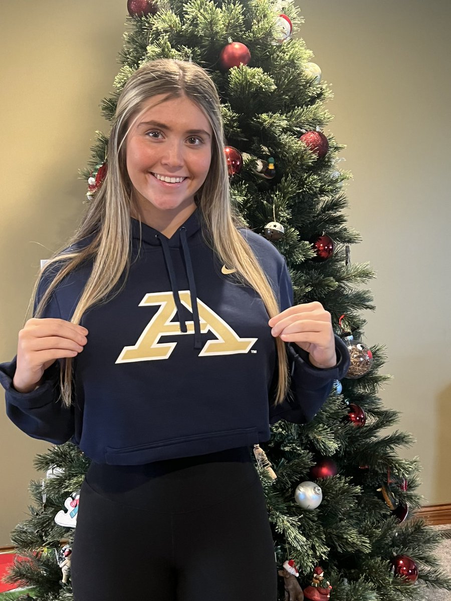 RylieVanAken's tweet image. Next four!! 💙🤍 #Committed #GoZips @BanditsTrackMer @ZipsSB @nix131313 @cailey_joyce