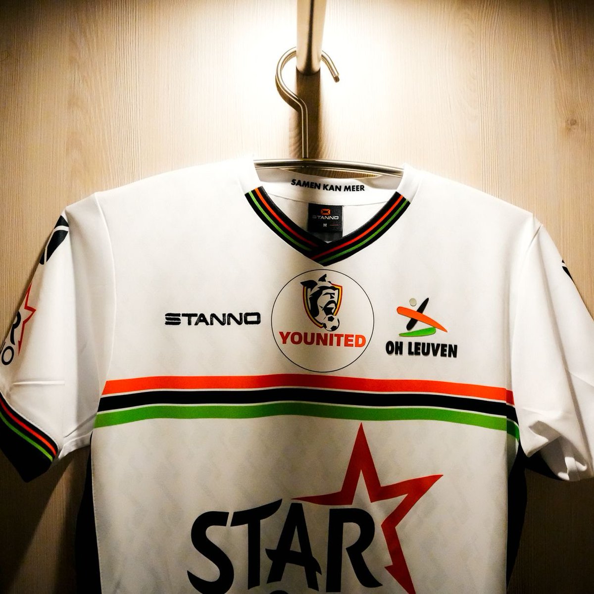 OHLeuven's tweet photo. Bied mee op de ๐บ๐ฎ๐๐ฐ๐ต๐๐ผ๐ฟ๐ป ๐๐ต๐ถ๐ฟ๐๐ van vandaag. Scoor een gesigneerd shirt en ๐๐๐ฒ๐๐ป ๐ฌ๐ผ๐๐ป๐ถ๐๐ฒ๐ฑ ๐๐ฒ๐น๐ด๐ถ๐๐บ. ๐ฅ๐
๐ https://t.co/v33C07gM4V
#ohleuven #OHLBEE https://t.co/A1f6JK92ca