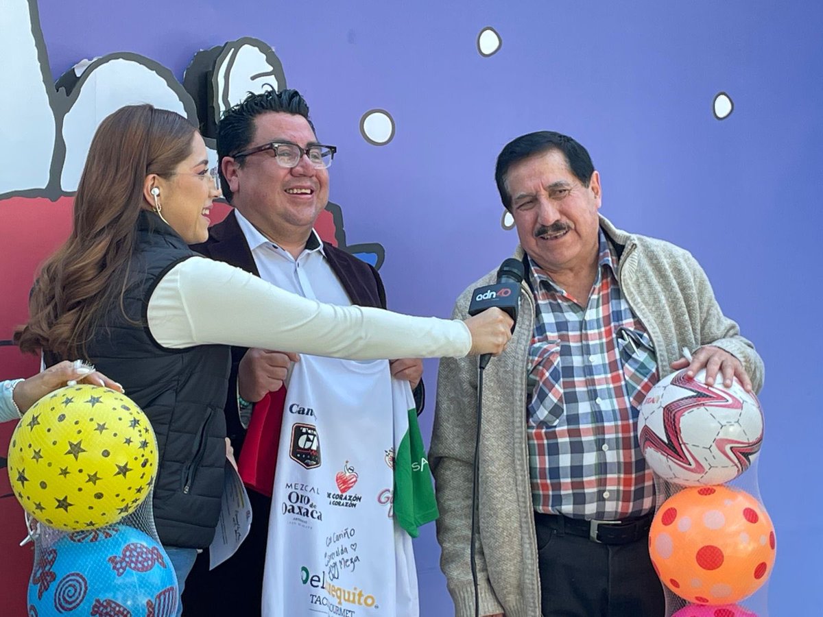 ¡Gracias a <a href="/TrejoPromotion/">Trejo Promotion Team</a> y a Esmeralda Meza por sumarse al #Juguetón30Años siendo el 4to Rey Mago!👑🥳