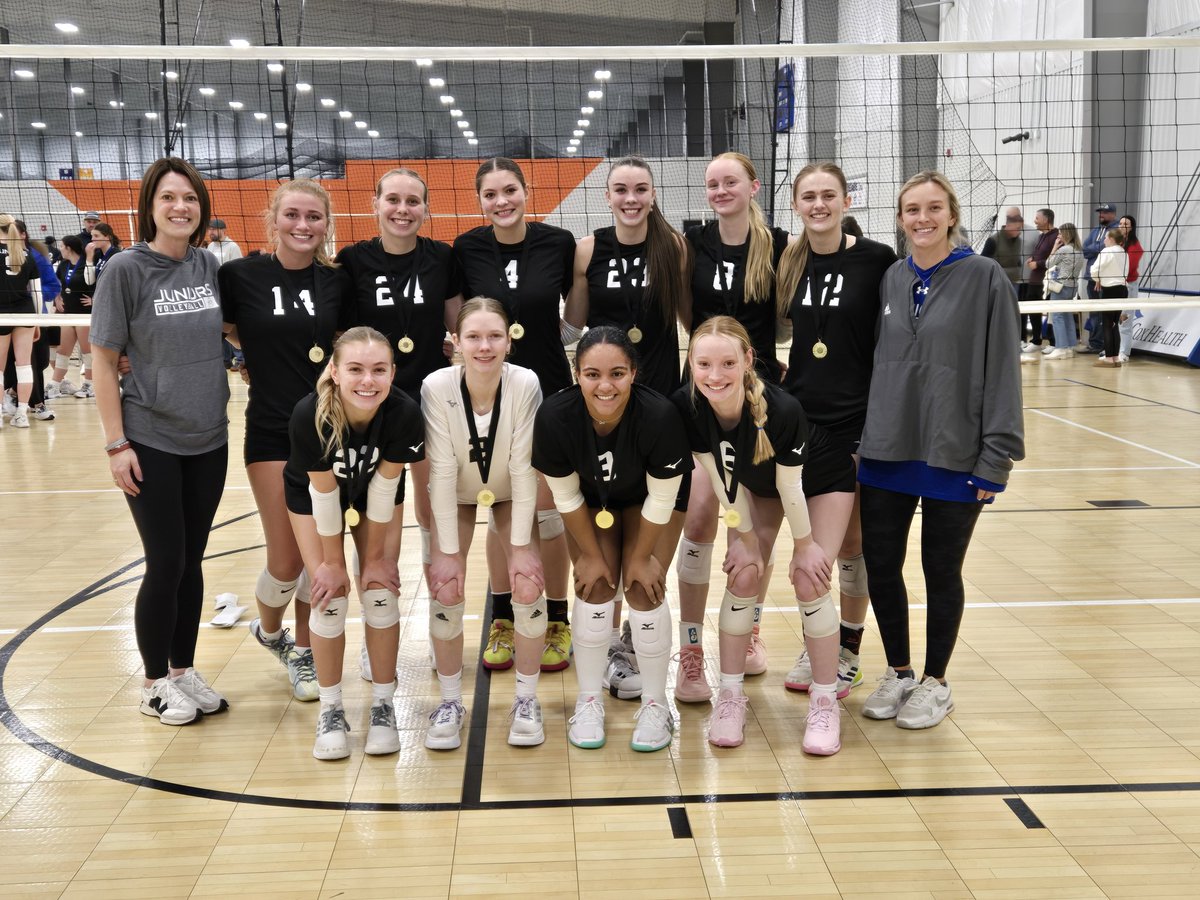 Here we go! One last ride, 417 Juniors 18 Elite! This team will be one to watch! #8 #senioryear2025